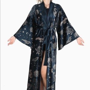 ISO Blackmilk Magic Sky Velvet Swan Kimono